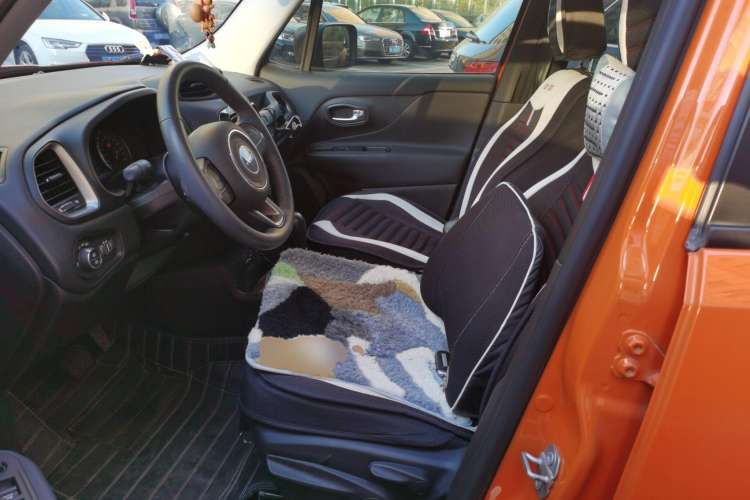 Used Jeep Renegade 2019 220T Automatic Elite Edition Left Front Seat