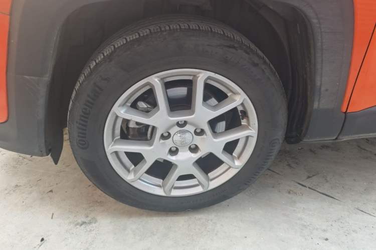 Used Jeep Renegade 2019 220T Automatic Leading Edition Left Front Wheel Hub