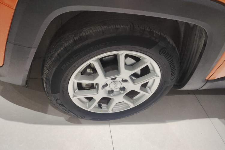 Used Jeep Renegade 2019 220T Automatic Leading Edition Left Front Wheel Hub