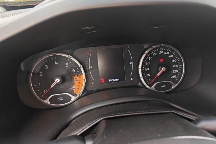Used Jeep Renegade 2019 220T Automatic Leading Edition Odometer Close Up