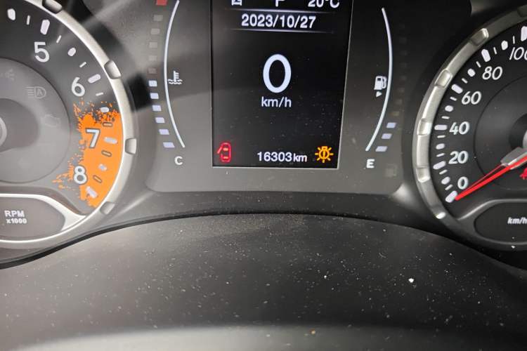 Used Jeep Renegade 2019 220T Automatic Leading Edition Odometer Close Up