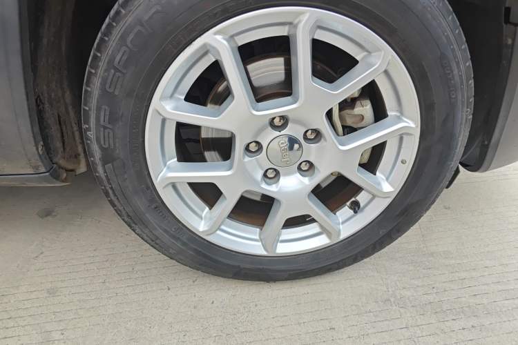 Used Jeep Renegade 2019 220T Automatic Leading Edition Right Front Wheel Hub