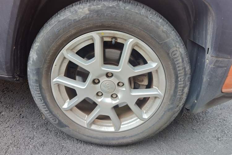 Used Jeep Renegade 2019 220T Automatic Leading Edition Right Front Wheel Hub