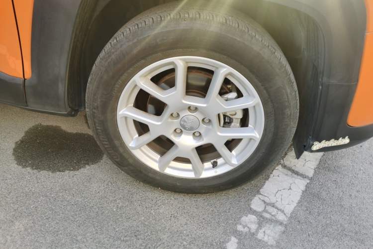 Used Jeep Renegade 2019 220T Automatic Elite Edition Right Front Wheel Hub