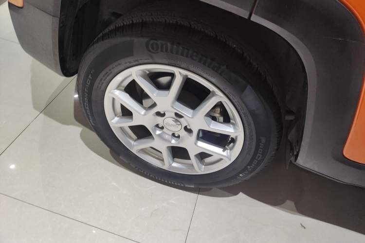 Used Jeep Renegade 2019 220T Automatic Leading Edition Right Rear Wheel Hub