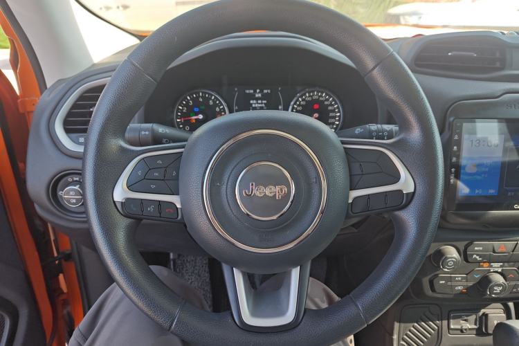 Used Jeep Renegade 2019 220T Automatic Leading Edition Steering Wheel