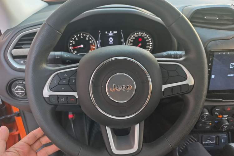 Used Jeep Renegade 2019 220T Automatic Leading Edition Steering Wheel