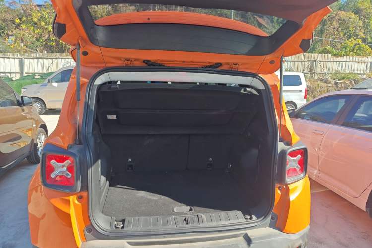 Used Jeep Renegade 2019 220T Automatic Leading Edition Trunk