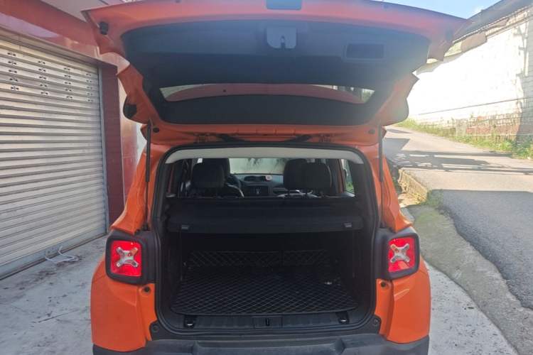 Used Jeep Renegade 2019 220T Automatic Leading Edition Trunk