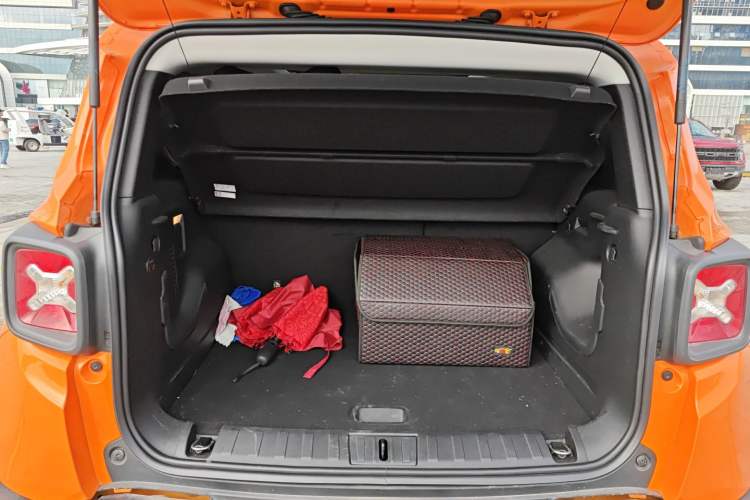 Used Jeep Renegade 2019 220T Automatic Leading Edition Trunk
