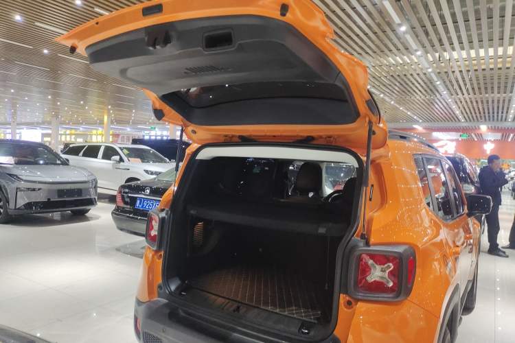 Used Jeep Renegade 2019 220T Automatic Leading Edition Trunk