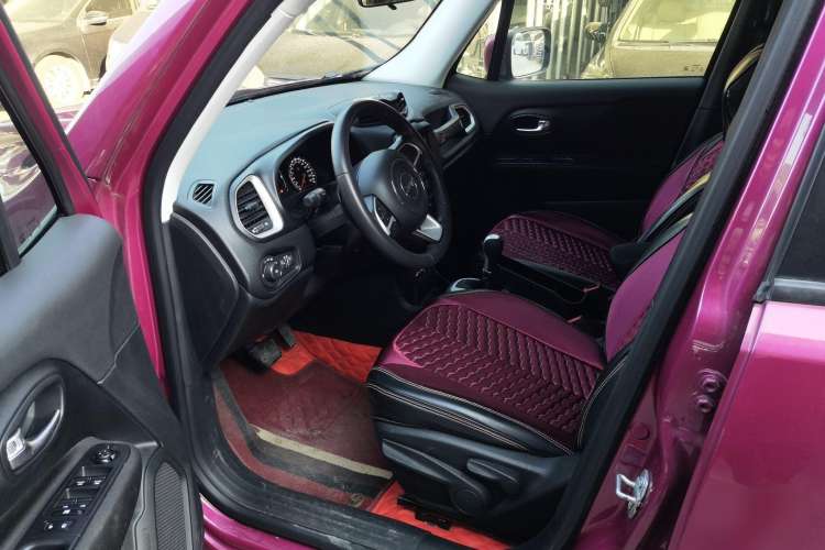 Used Jeep Renegade 2019 220T Automatic Standard Edition Interior 2