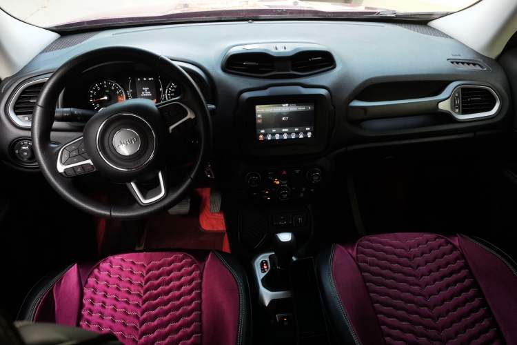 Used Jeep Renegade 2019 220T Automatic Standard Edition Interior 3