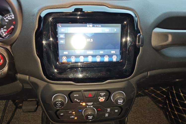 Used Jeep Renegade 2019 220T Automatic Night Eagle Edition Audio And AC Panel