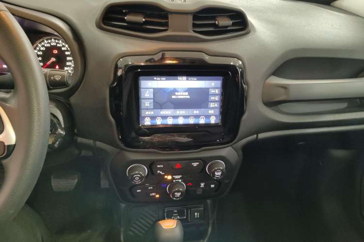 Used Jeep Renegade 2019 220T Automatic Leading Edition Audio And AC Panel