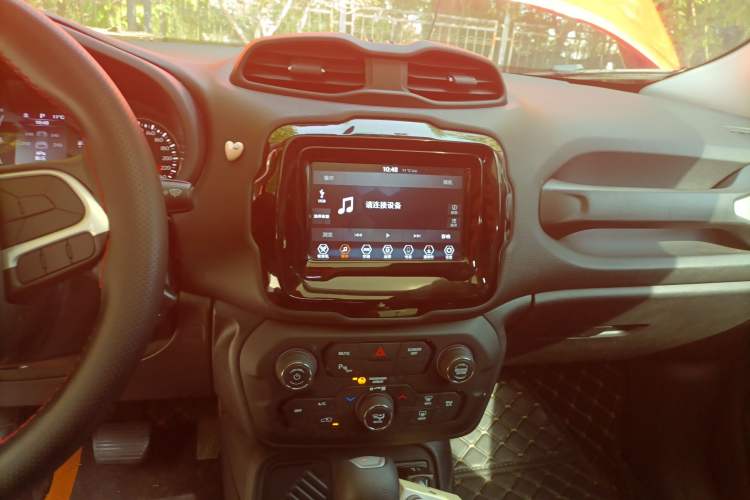 Used Jeep Renegade 2019 220T Automatic Leading Edition Audio And AC Panel