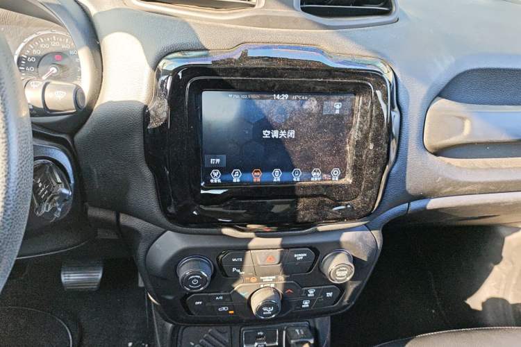 Used Jeep Renegade 2019 220T Automatic Leading Edition Audio And AC Panel