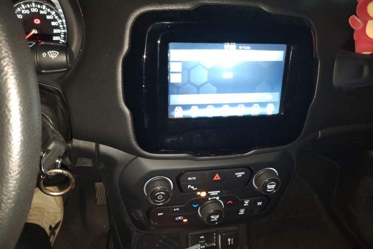 Used Jeep Renegade 2019 220T Automatic Leading Edition Audio And AC Panel
