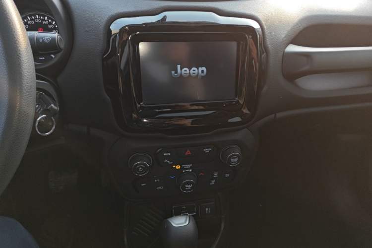 Used Jeep Renegade 2019 220T Automatic Leading Edition Audio And AC Panel