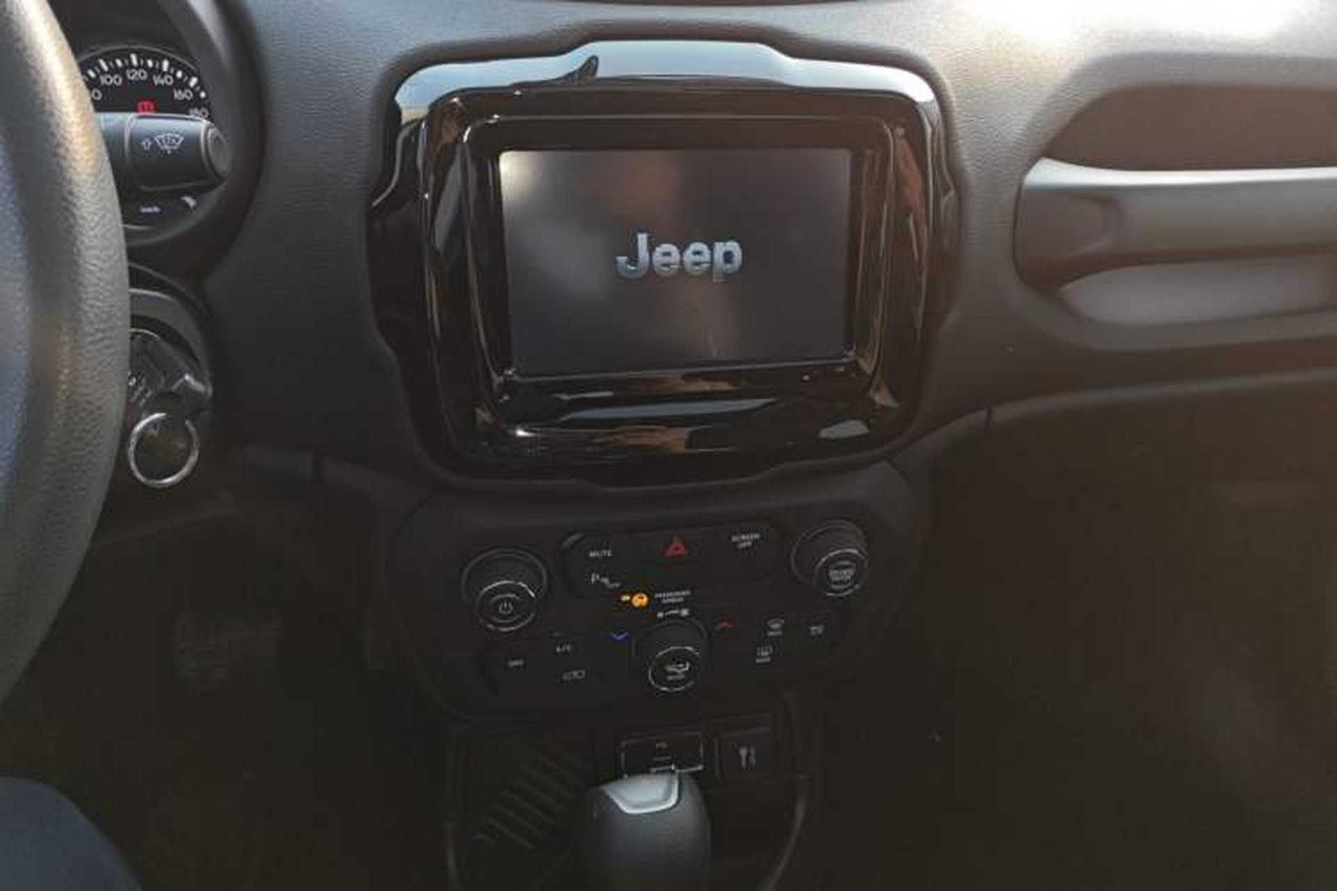 Used Jeep Renegade 2019 220T Automatic Leading Edition Audio And AC Panel