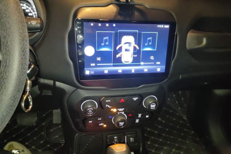 Used Jeep Renegade 2019 220T Automatic Leading Edition Audio And AC Panel