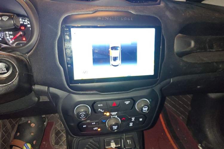 Used Jeep Renegade 2019 220T Automatic Elite Edition Audio And AC Panel