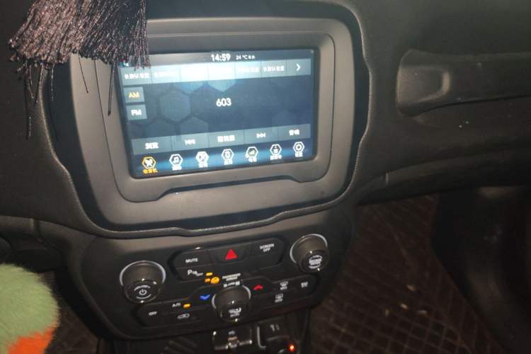Used Jeep Renegade 2019 220T Automatic Standard Edition Audio And AC Panel