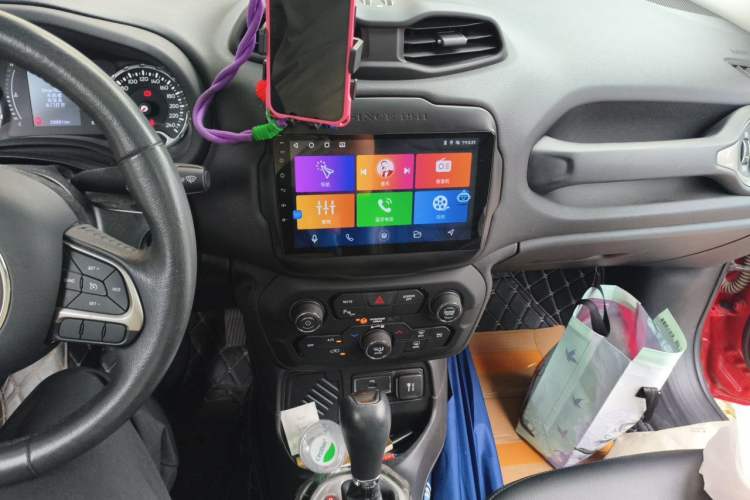 Used Jeep Renegade 2019 220T Automatic Elite Edition Audio And AC Panel