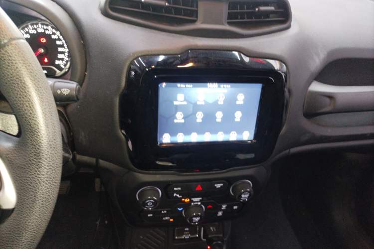 Used Jeep Renegade 2019 220T Automatic Leading Edition Audio And AC Panel