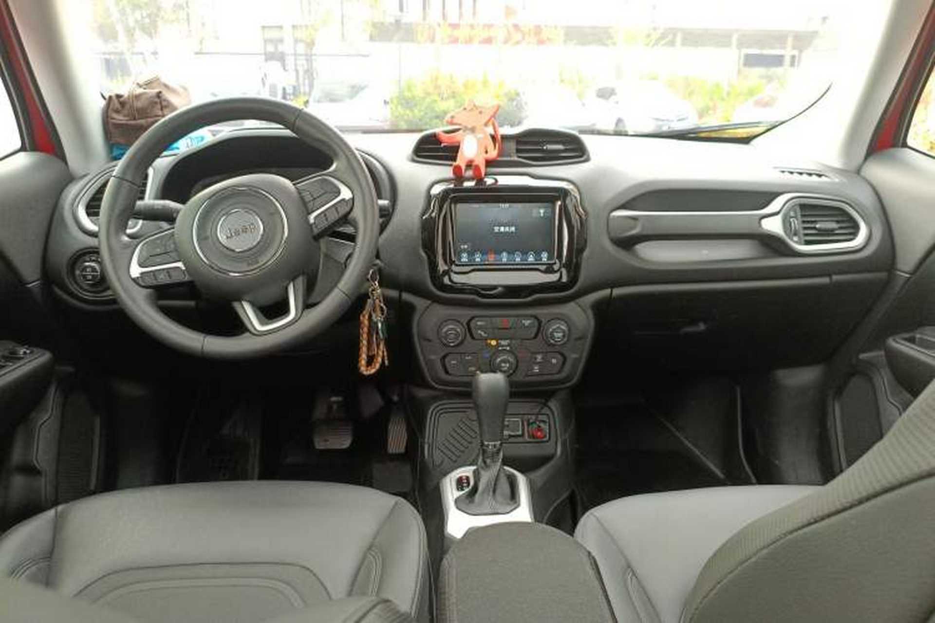 Used Jeep Renegade 2019 220T Automatic Leading Edition Center Console