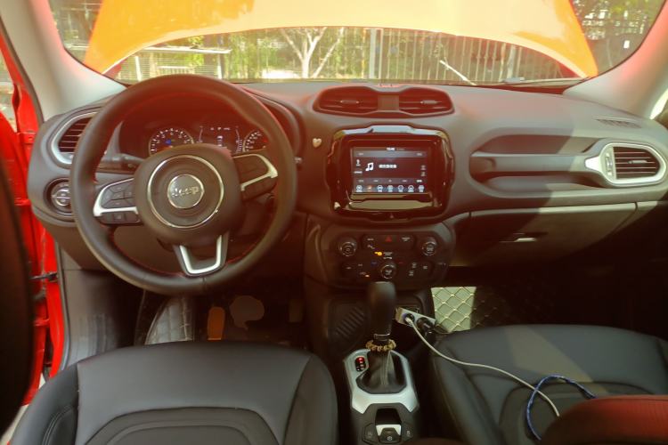 Used Jeep Renegade 2019 220T Automatic Leading Edition Center Console