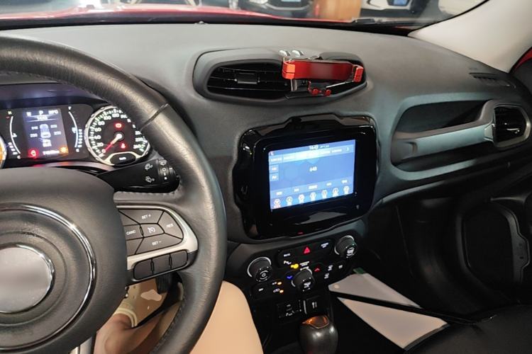 Used Jeep Renegade 2019 220T Automatic Elite Edition Center Console