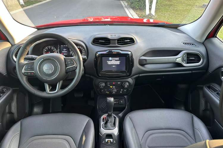 Used Jeep Renegade 2019 220T Automatic Elite Edition Center Console