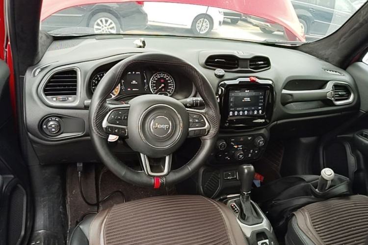 Used Jeep Renegade 2019 220T Automatic Elite Edition Center Console