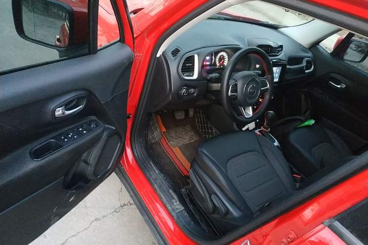 Used Jeep Renegade 2019 220T Automatic Leading Edition Driver Seat