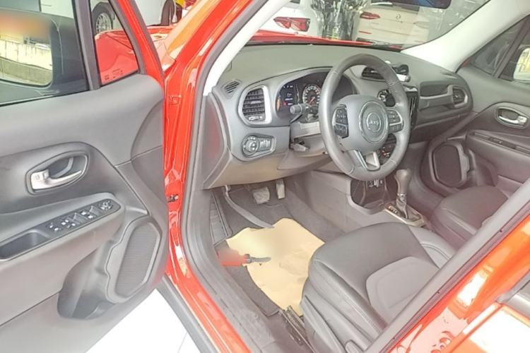 Used Jeep Renegade 2019 220T Automatic Elite Edition Driver Seat
