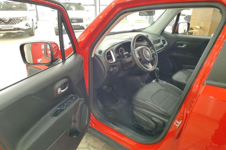 Used Jeep Renegade 2019 220T Automatic Leading Edition Driver Seat