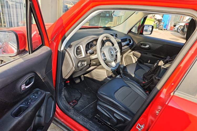 Used Jeep Renegade 2019 220T Automatic Leading Edition Driver Seat