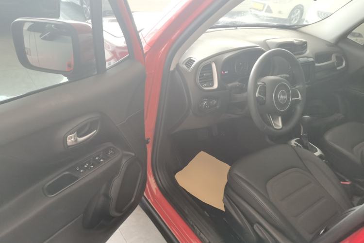 Used Jeep Renegade 2019 220T Automatic Leading Edition Driver Seat