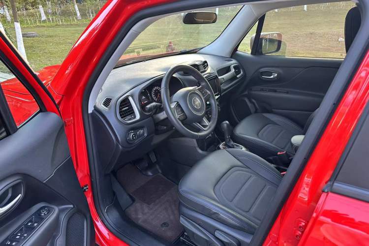 Used Jeep Renegade 2019 220T Automatic Elite Edition Driver Seat