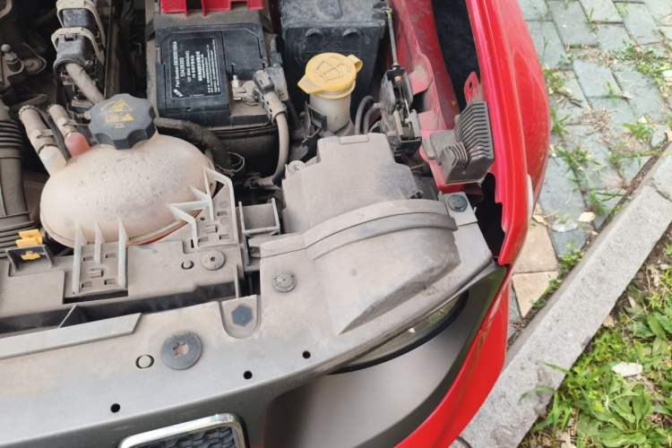 Used Jeep Renegade 2019 220T Automatic Elite Edition Engine Bay Left