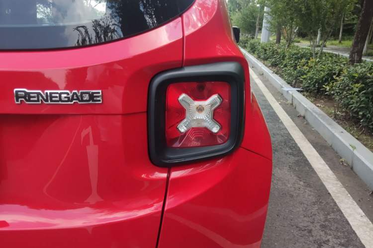 Used Jeep Renegade 2019 220T Automatic Leading Edition Exterior 5