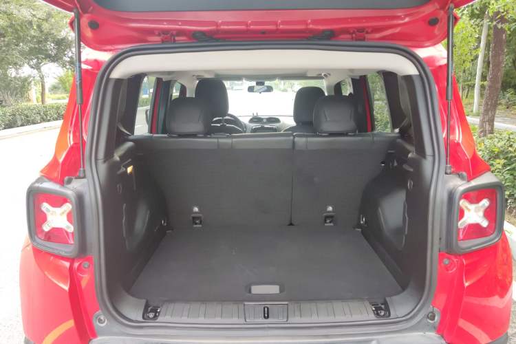 Used Jeep Renegade 2019 220T Automatic Leading Edition Exterior 8