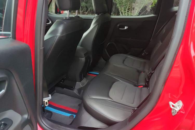 Used Jeep Renegade 2019 220T Automatic Leading Edition Exterior 9