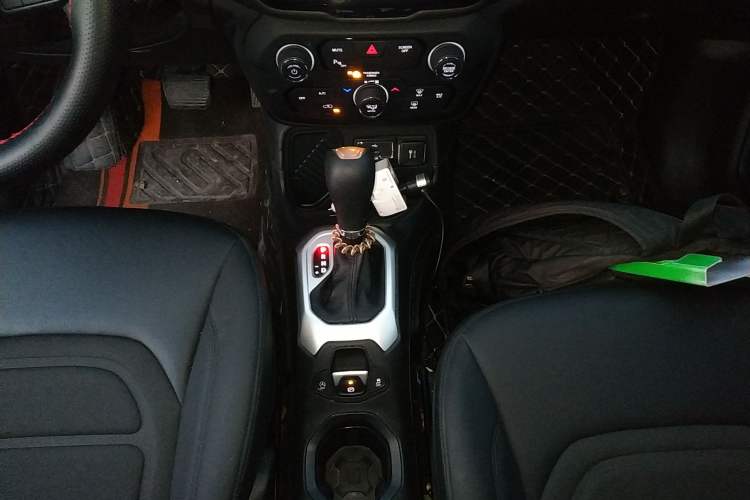 Used Jeep Renegade 2019 220T Automatic Leading Edition Gear Lever