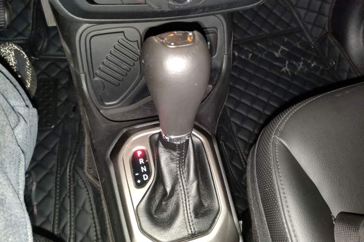 Used Jeep Renegade 2019 220T Automatic Elite Edition Gear Lever