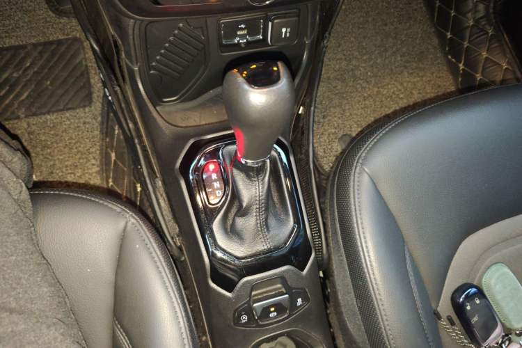 Used Jeep Renegade 2019 220T Automatic Night Eagle Edition Gear Lever