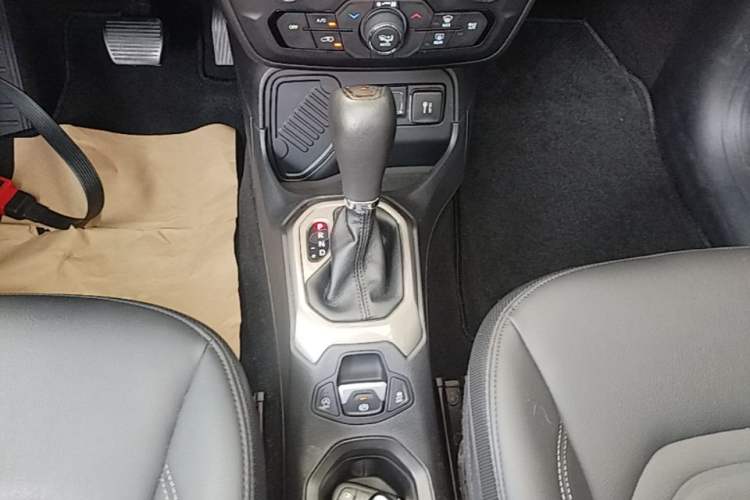 Used Jeep Renegade 2019 220T Automatic Elite Edition Gear Lever