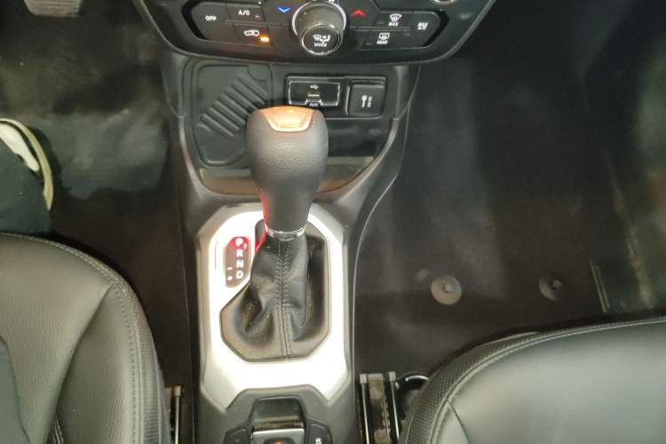 Used Jeep Renegade 2019 220T Automatic Leading Edition Gear Lever