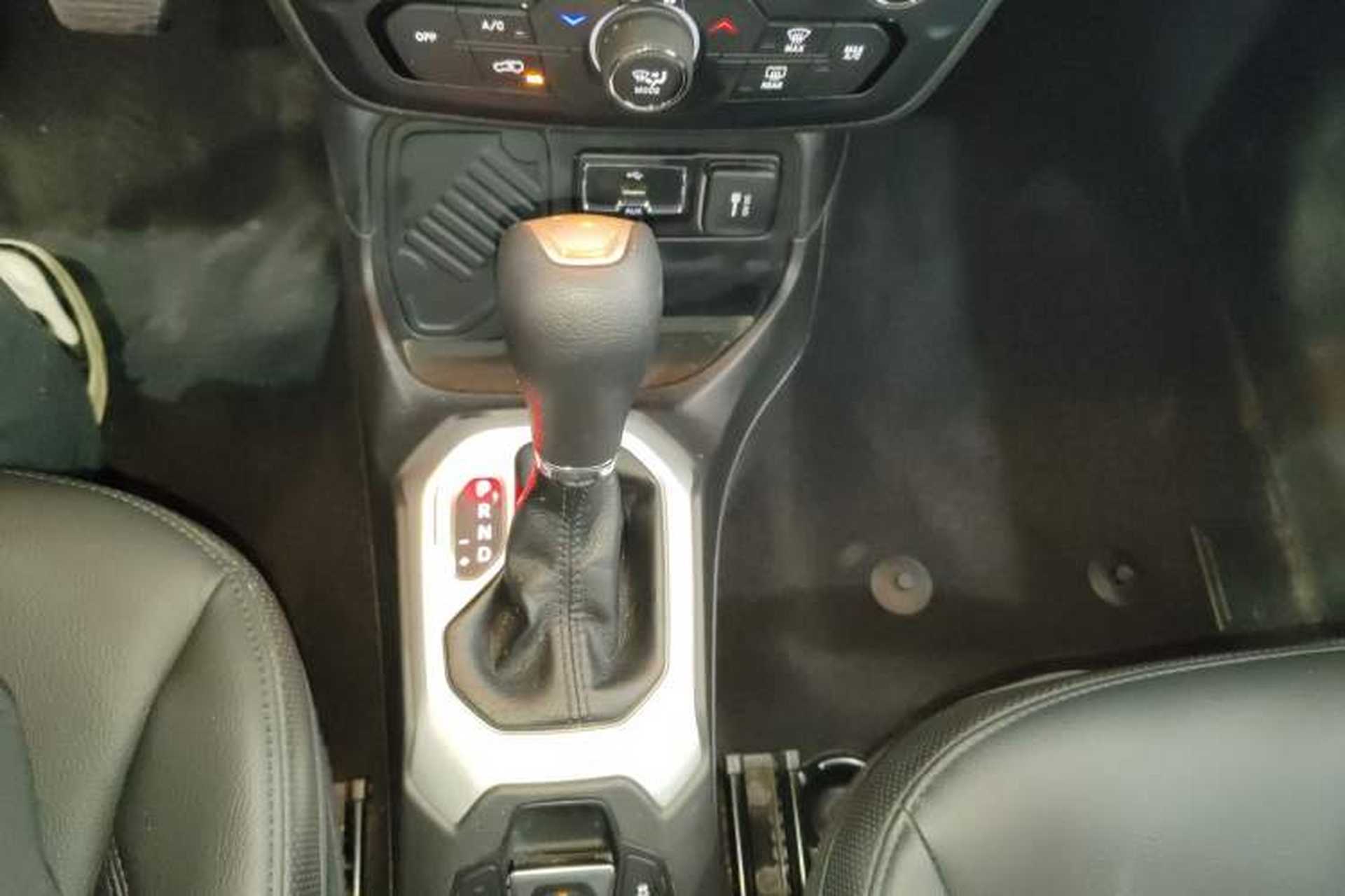 Used Jeep Renegade 2019 220T Automatic Leading Edition Gear Lever